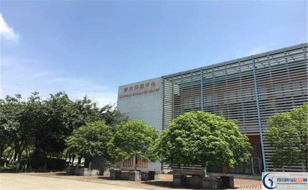 成都樹德中學(xué)光華校區(qū)一學(xué)期的學(xué)費是多少？