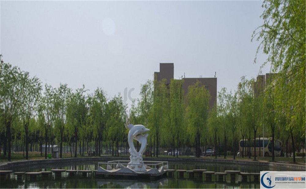金堂實驗中學(xué)一學(xué)期的學(xué)費是多少？