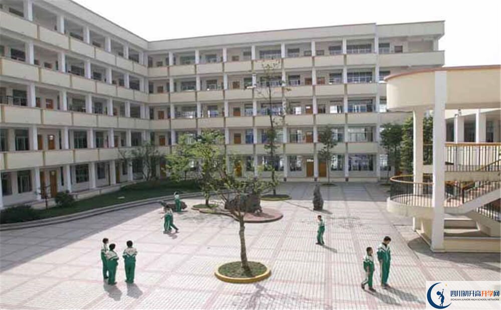 都江堰外國語實(shí)驗(yàn)學(xué)校的高中住宿好不好？