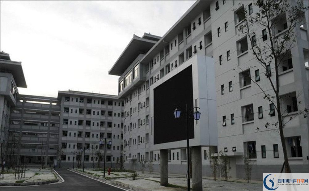 考成都石室中學(xué)北湖校區(qū)的分?jǐn)?shù)線是多少？