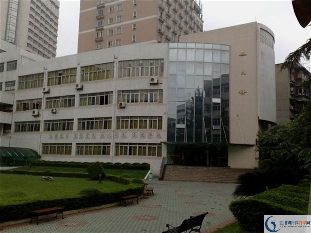 成都市鹽道街中學(xué)的分?jǐn)?shù)線大概是多少？