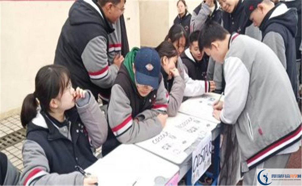 北大附中成都新津為明學(xué)校的學(xué)費一期是多少？
