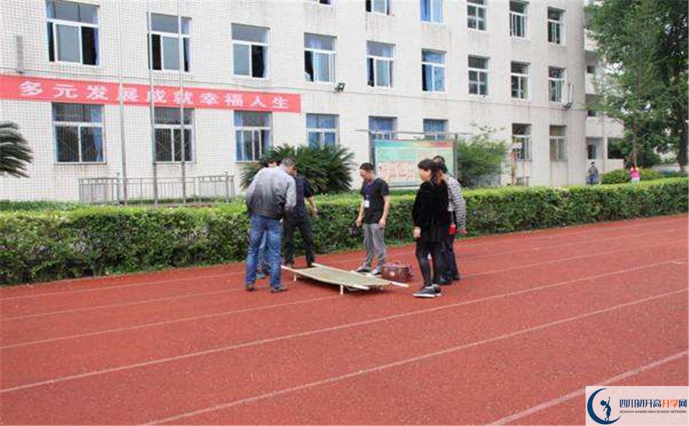 近幾年洛帶中學(xué)高中錄取的分?jǐn)?shù)線是多少？