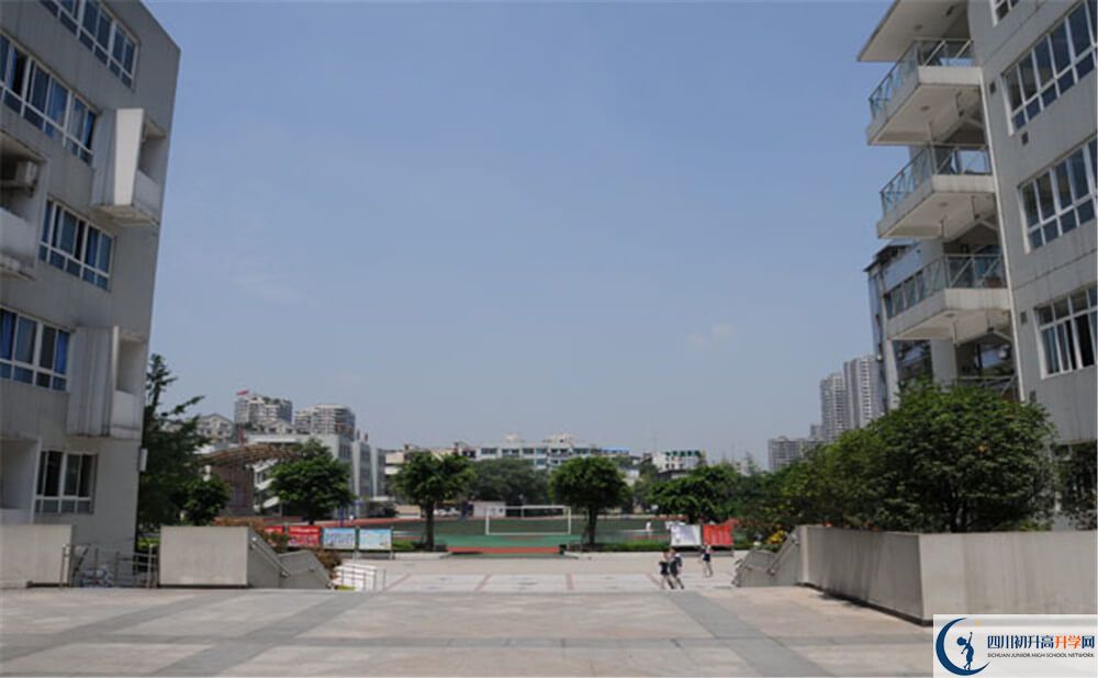 成都鐵路中學(xué)的分?jǐn)?shù)線大概是多少分？