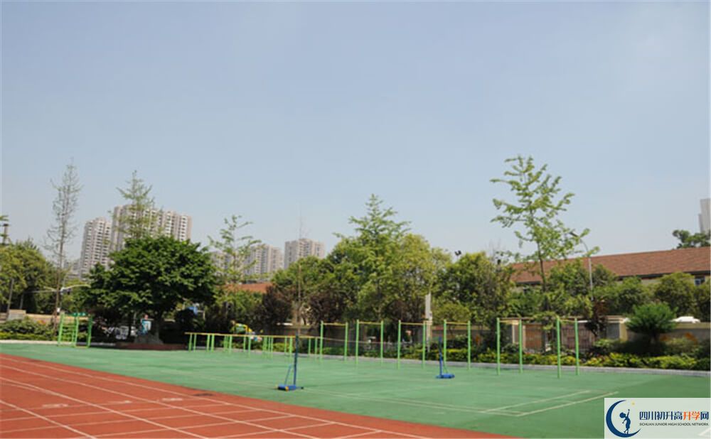 近幾年成都鐵路中學(xué)高中錄取的分?jǐn)?shù)線是多少分？