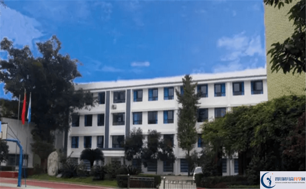 成都市第三十三中學(xué)高中歷年來的分數(shù)線是多少分？