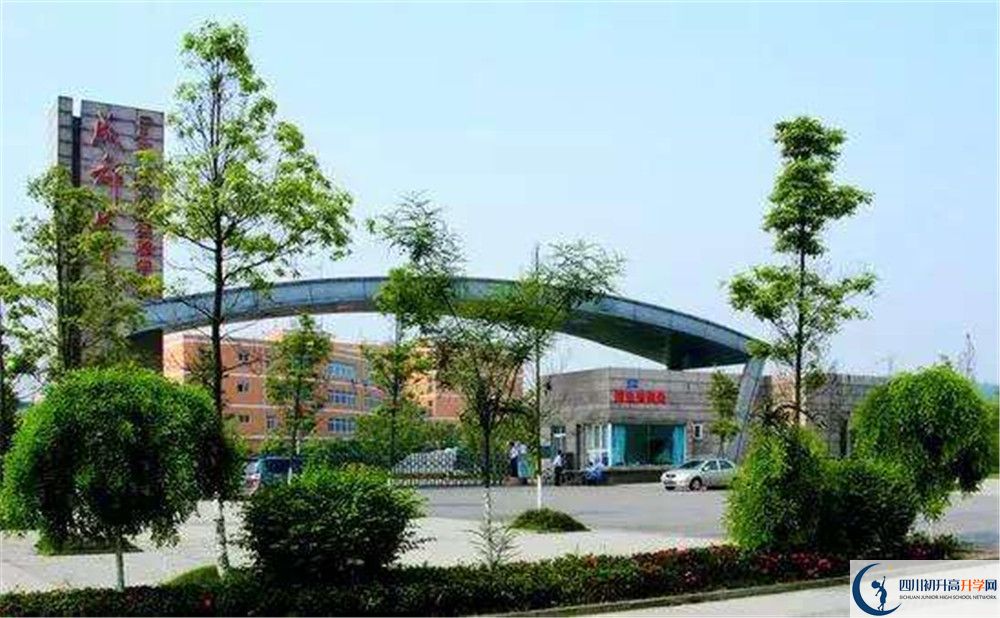 近幾年成都七中實(shí)驗(yàn)學(xué)校高中錄取的分?jǐn)?shù)線是多少？