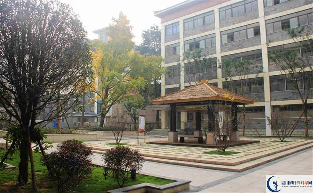 成都市西北中學(xué)高中歷年來(lái)的分?jǐn)?shù)線是多少分？