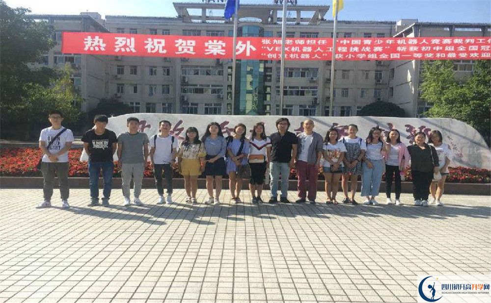 近幾年成都棠湖外國(guó)語(yǔ)學(xué)校高中錄取的分?jǐn)?shù)線是多少？