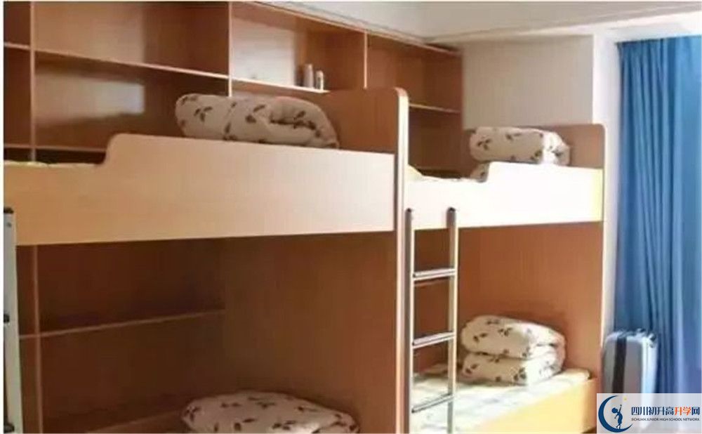 成都七中嘉祥外國語學(xué)校住宿費用是多少？
