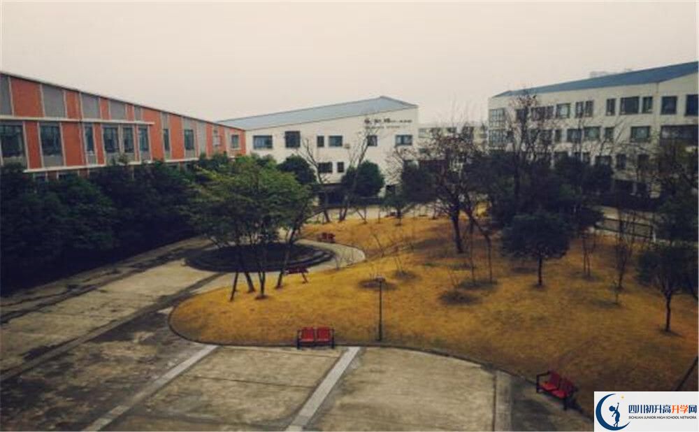 成都實(shí)驗(yàn)外國語學(xué)校（西區(qū)）高一多久放一次假？