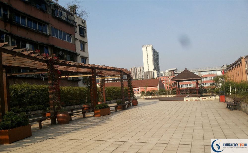 通錦中學(xué)住宿的費用是多少？
