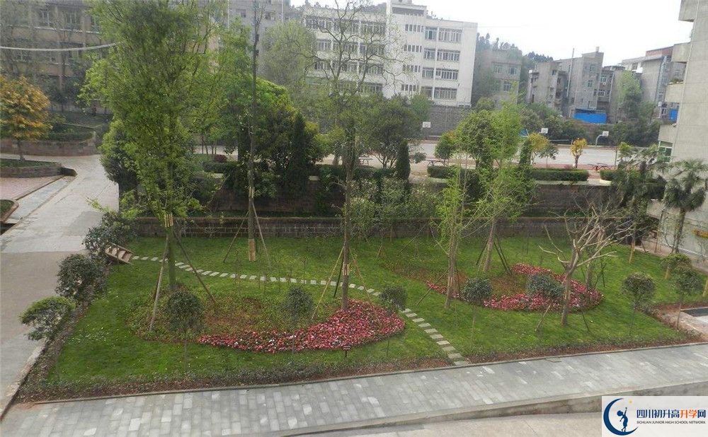 竹篙中學(xué)住宿費(fèi)用是多少？