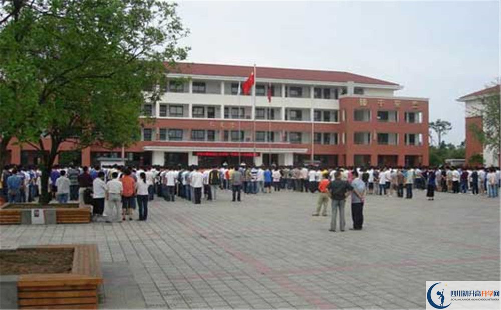 邛崍一中高一多久放一次假呢？