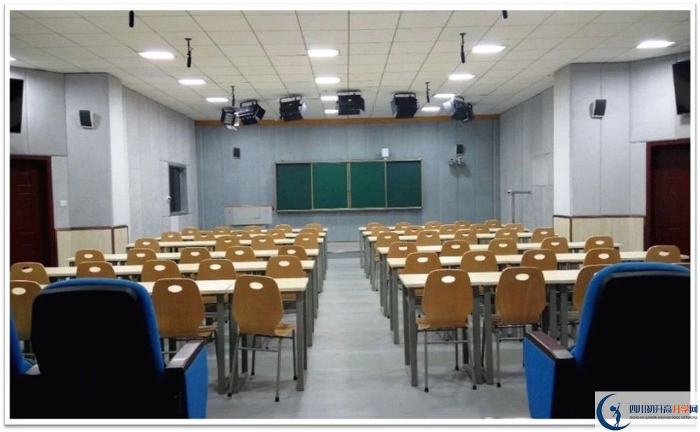 成都石室中學(xué)的高中住宿怎么樣？
