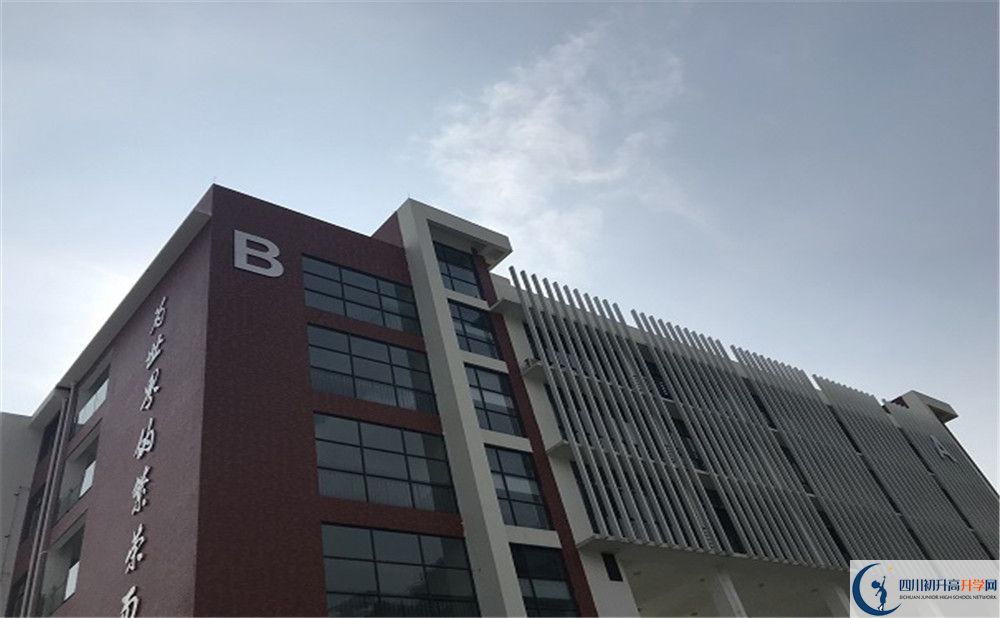 北京第二外國語學(xué)院成都附屬中學(xué)2020年外地生學(xué)費是多少？