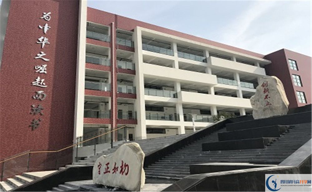 北京第二外國語學(xué)院成都附屬中學(xué)的高中住宿怎么樣？