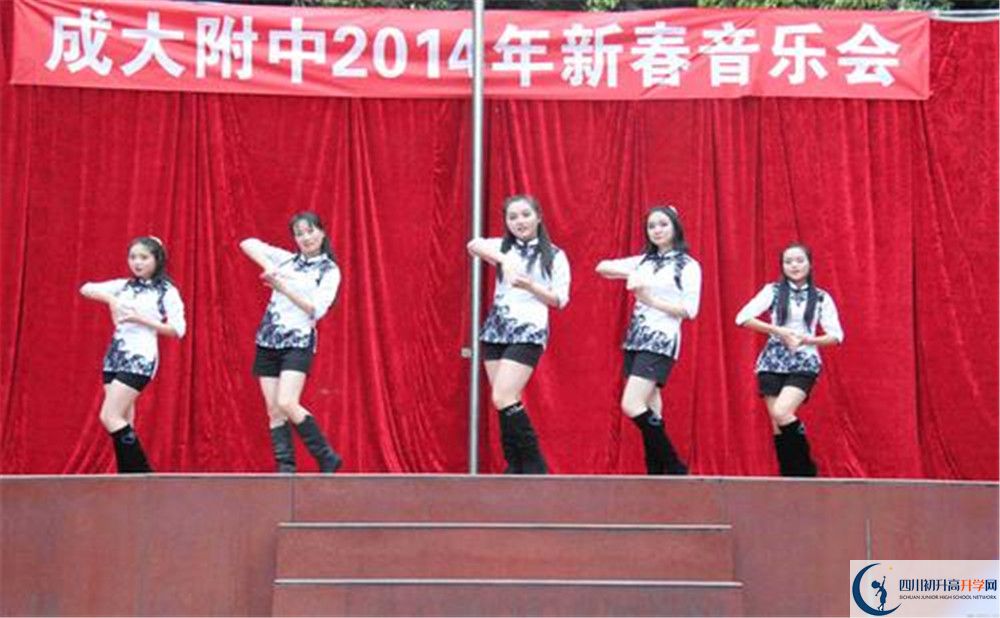 成都大學(xué)附屬中學(xué)2020年外地生學(xué)費是多少？