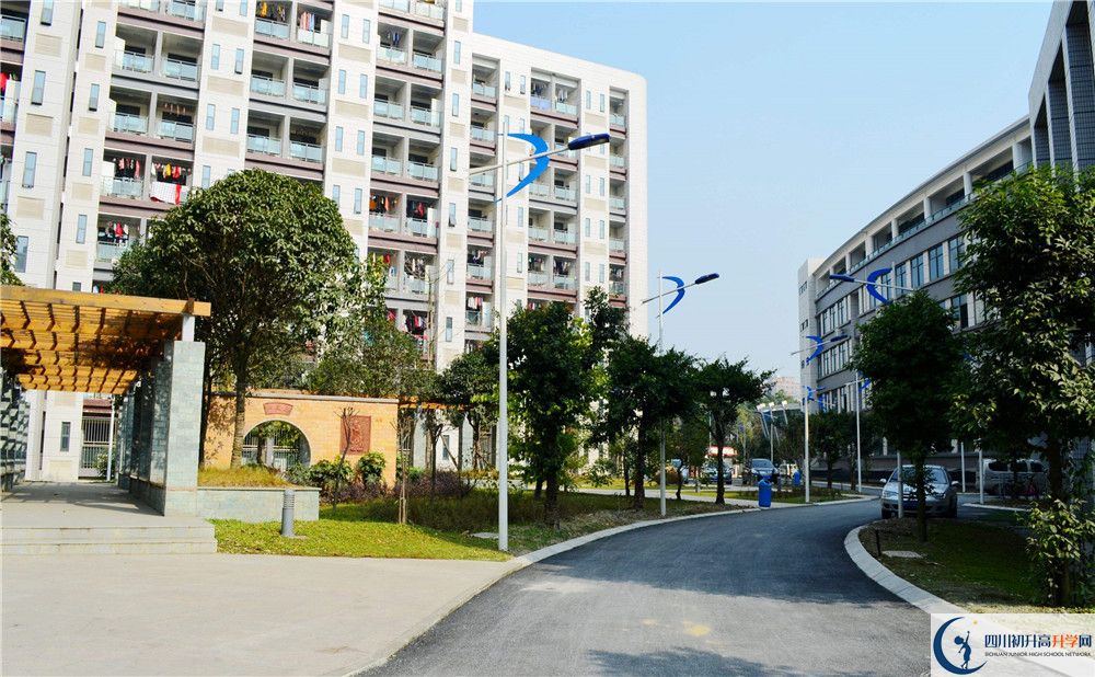 大彎中學高中部地址在哪？