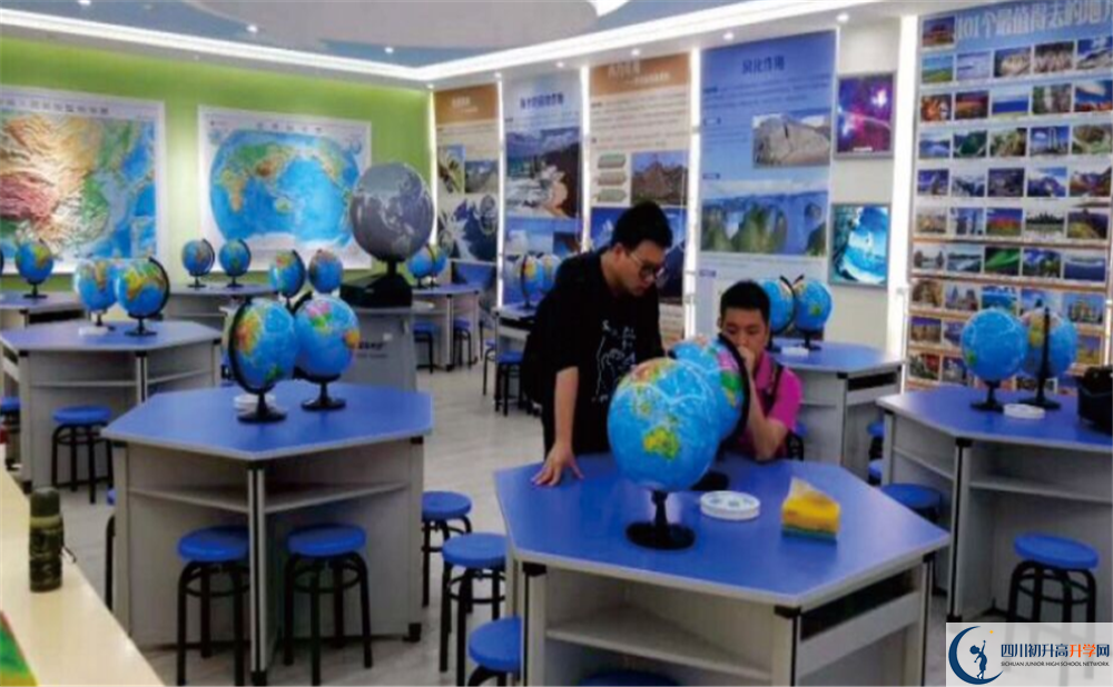 川科外國語學(xué)校2020年外地生學(xué)費(fèi)是多少？