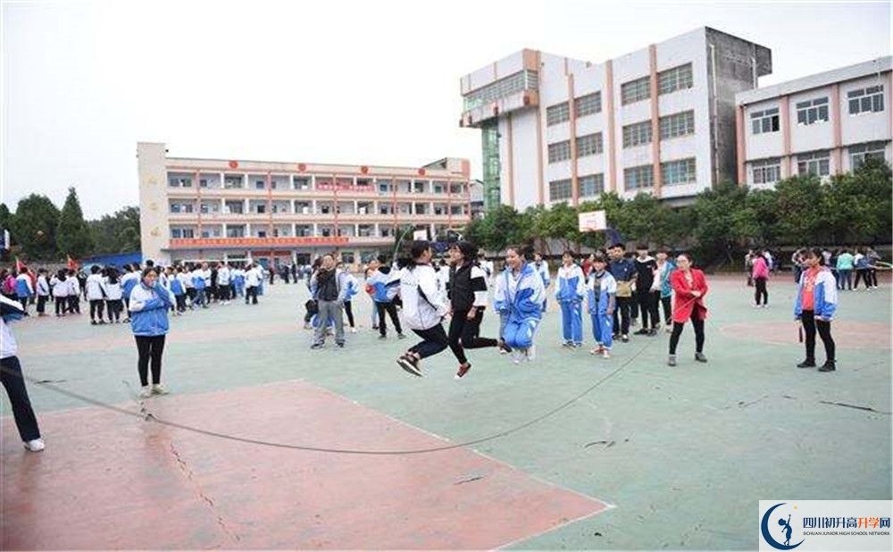 成都棠湖外國語學(xué)校高中住宿怎么樣？