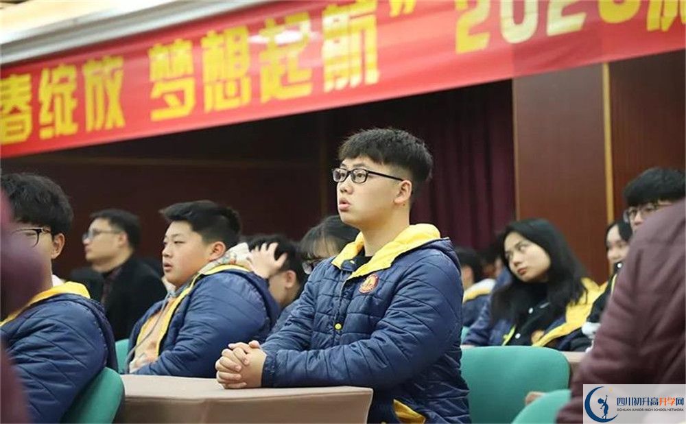 成都西雅美途外國(guó)語(yǔ)聯(lián)合學(xué)校2020年外地生學(xué)費(fèi)是多少？
