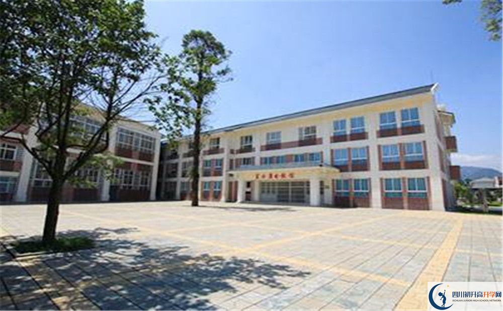 青城山高級中學(xué)平行班與實驗班差多少？