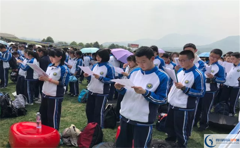 成都列五中學實驗班人數(shù)是多少？
