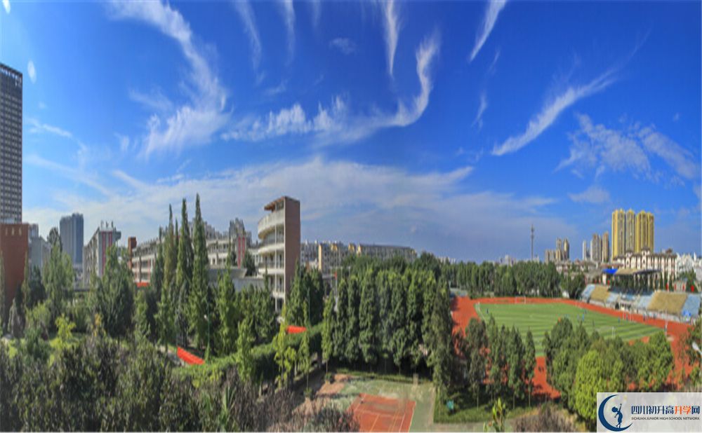 成都市龍泉中學(xué)實(shí)驗(yàn)班人數(shù)是多少？