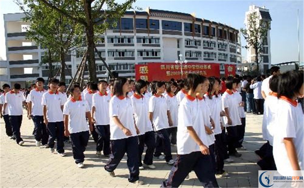 都江堰中學是私立收費嗎？