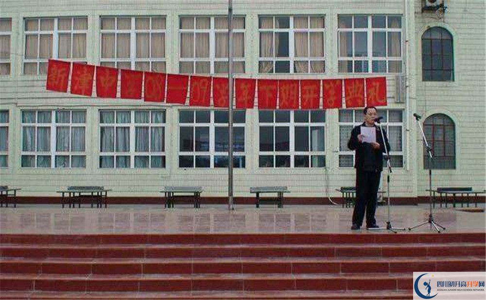 新津中學(xué)實(shí)驗(yàn)班人數(shù)是多少？