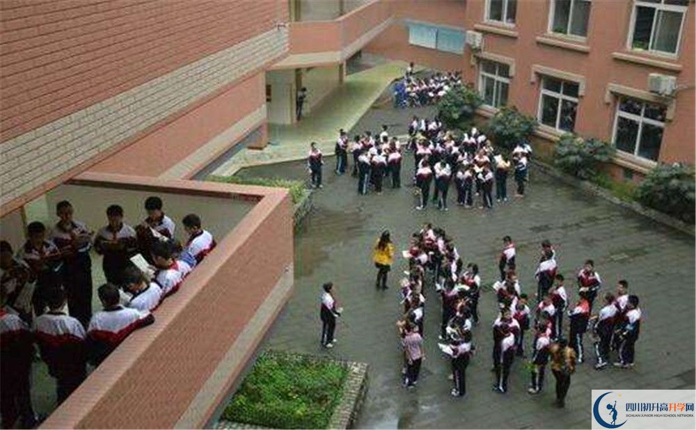 成都西川中學實驗班學費貴嗎？