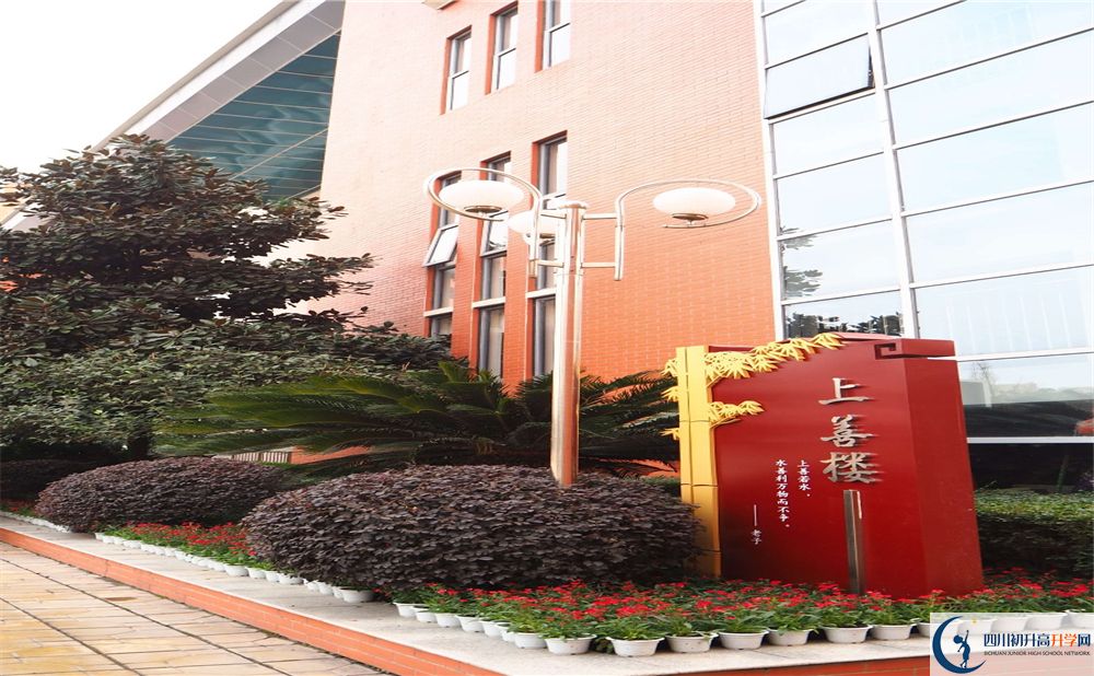金堂中學(xué)是私立收費(fèi)嗎？