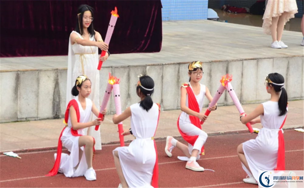 成都市泡桐樹中學(xué)與成都七中實(shí)驗(yàn)學(xué)校哪一個好？