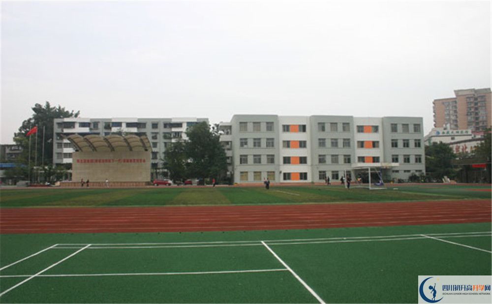 成都鐵路中學(xué)實(shí)驗(yàn)班學(xué)費(fèi)貴嗎？