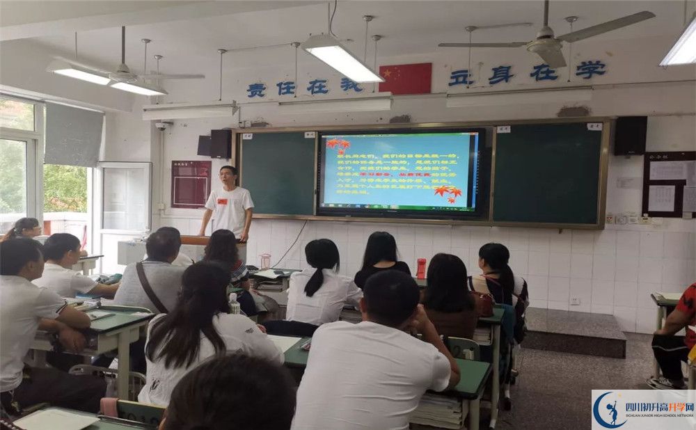 成都經(jīng)濟(jì)技術(shù)開發(fā)區(qū)實(shí)驗(yàn)中學(xué)實(shí)驗(yàn)班學(xué)費(fèi)貴嗎？