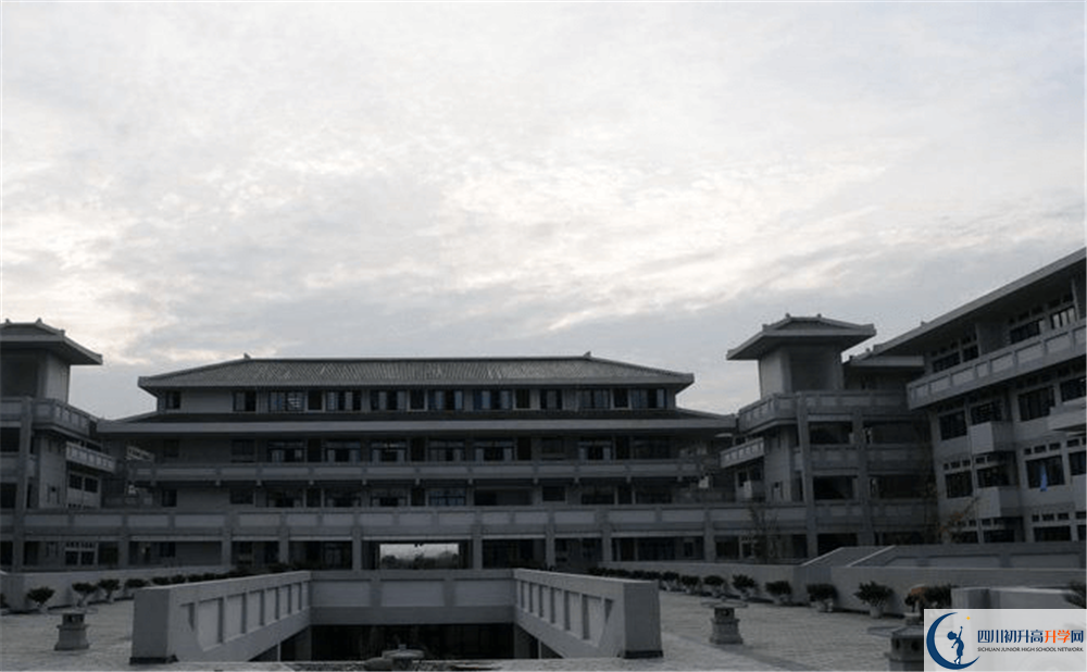 成都石室中學北湖校區(qū)與成都七中實驗學校哪一個好？