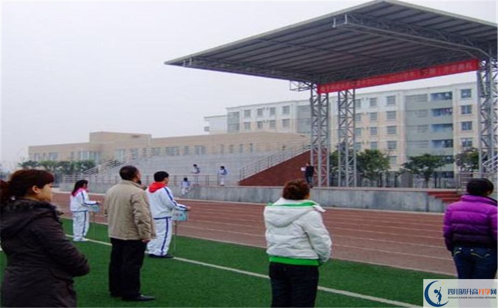 電子科技大學實驗中學在校學生總人數是多少？