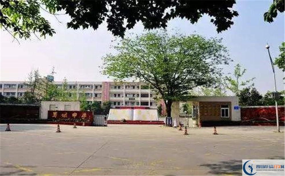 蜀城中學補課嗎？
