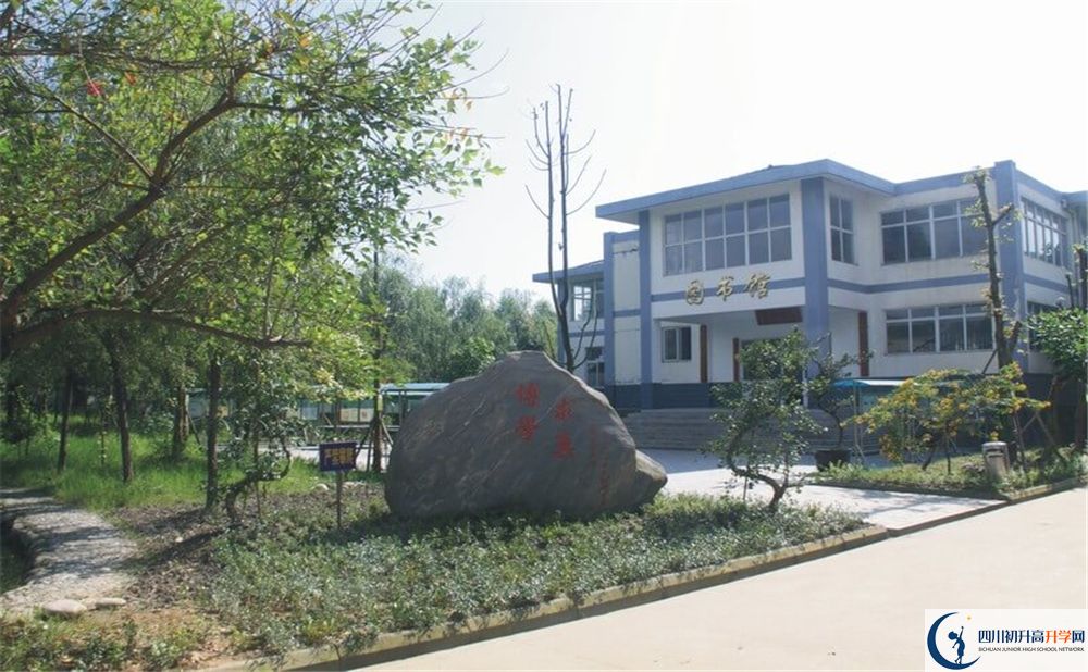 樹德懷遠(yuǎn)中學(xué)在校學(xué)生總?cè)藬?shù)是多少？