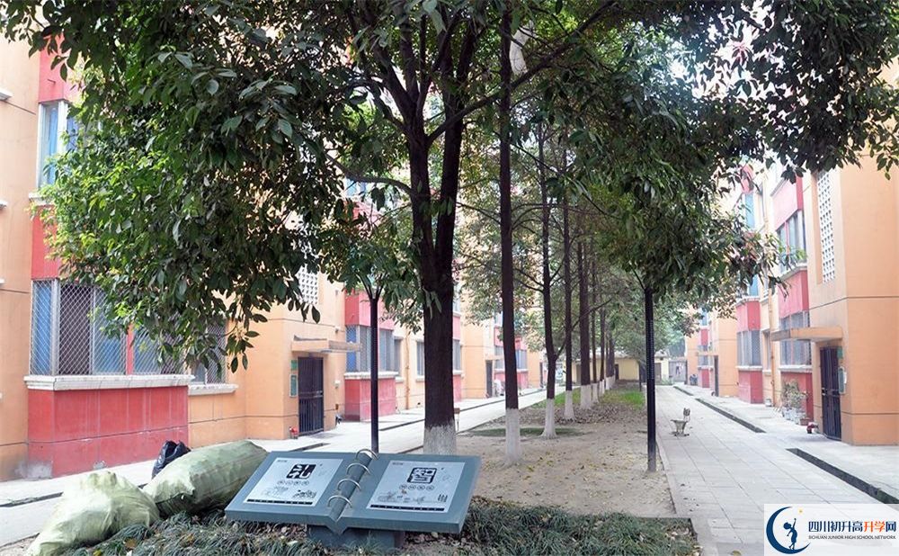 成都外國語學校軍訓多久？