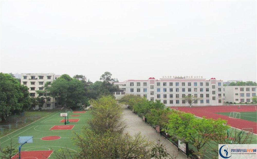 青白江中學(xué)今年的學(xué)費怎么收取，是否有變化？