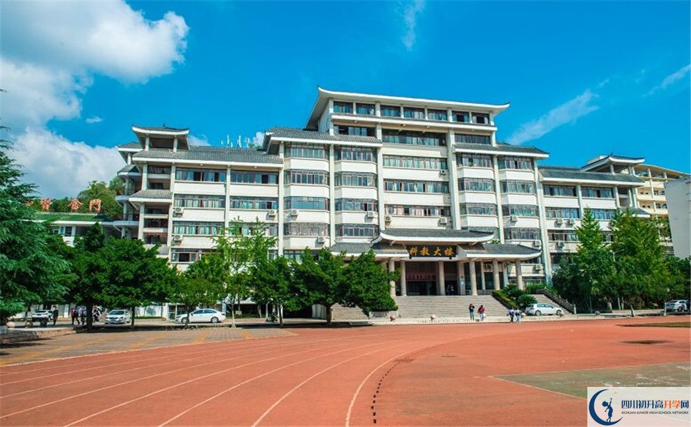 閬中東風中學今年的錄取條件是否有變化？