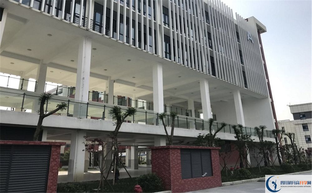 成都市北二外成都附中學費是多少錢？
