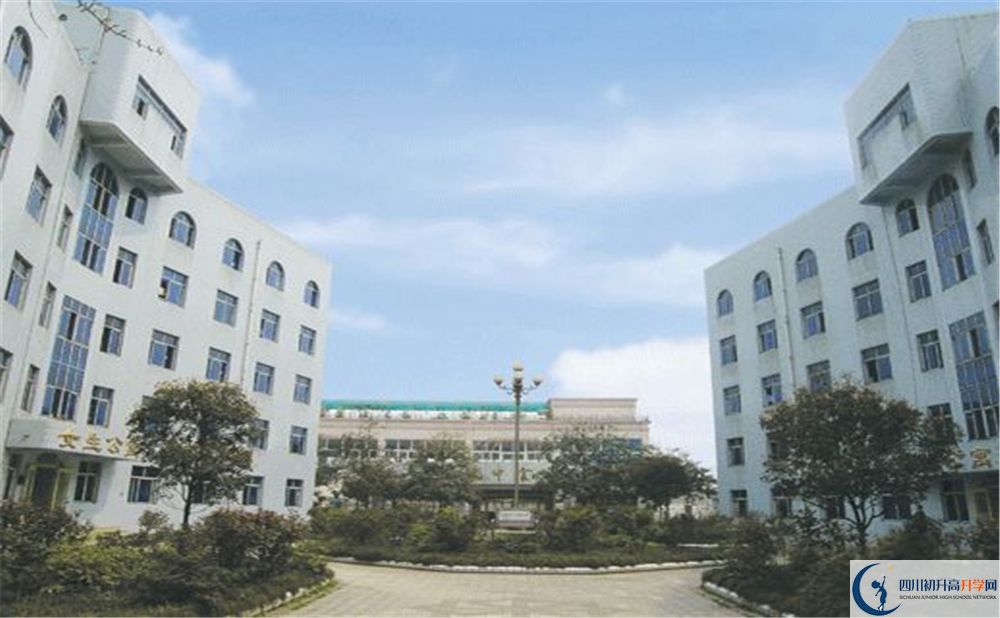 彭州中學(xué)2020年收費(fèi)是多少？
